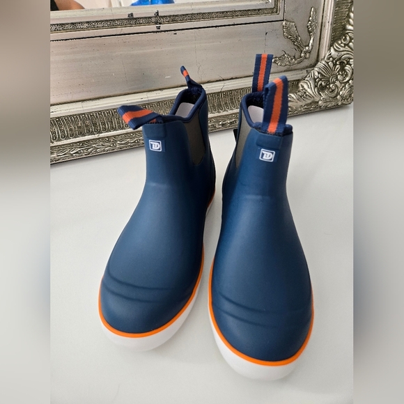 TRUDAVE MENS ANKLE DECK BOOTS. Blue. Size 8. New.EASY PUT ON AND OFFBREA… - Picture 2 of 7